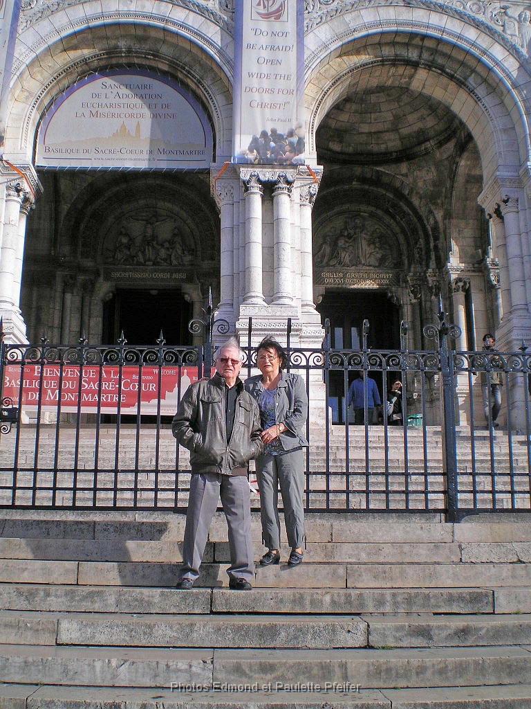 entree sacre-coeur.JPG - Edmond et Paulette à Montmatre. Septembre 2013.        